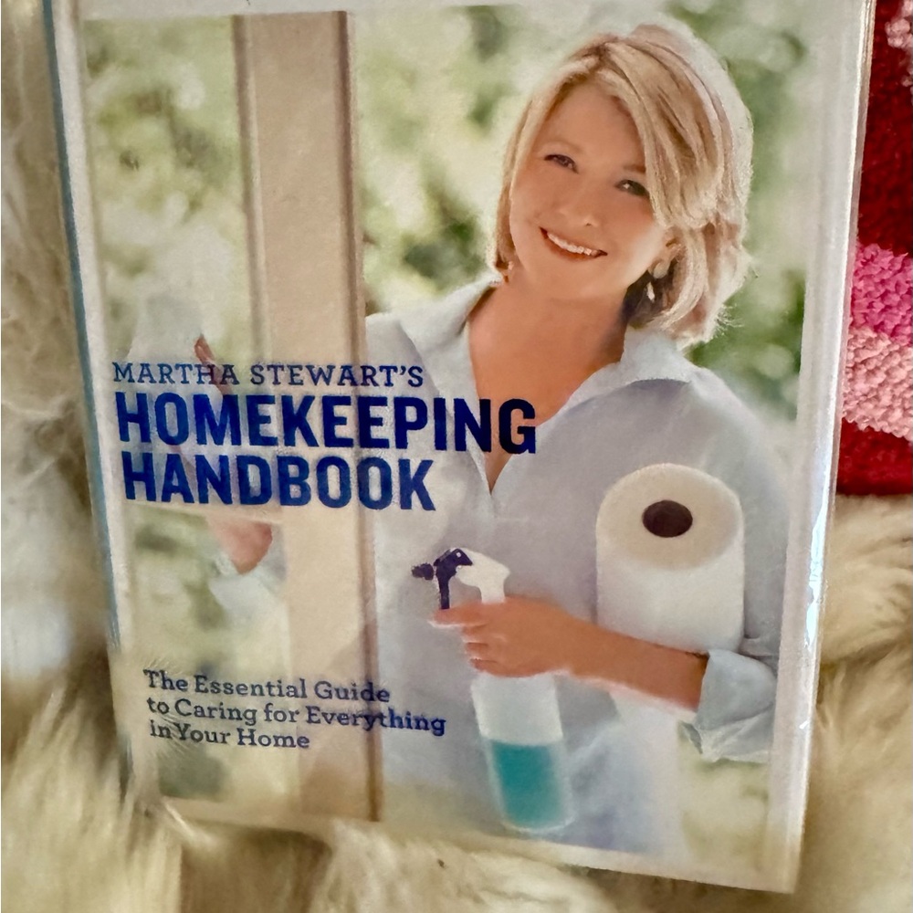 MARTHA  STEWART’S HOMEKEEPING  HANDBOOK HARDBACK BOOK